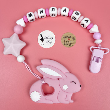 Именной силиконовый грызунок Mommy Bag Зайчик розовый со звездочкой (6 букв)
