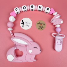 Именной силиконовый грызунок Mommy Bag Зайчик розовый с зайченком (8 букв) Именной силиконовый грызунок Mommy Bag Зайчик розовый с зайченком (8 букв)