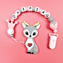 Именной силиконовый грызунок Mommy Bag Олененок с клубничкой Именной силиконовый грызунок Mommy Bag Олененок с клубничкой