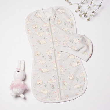 Евро пеленка кокон на молнии с шапочкой Серый с зайками (байка) №31 (0 – 6 мес)