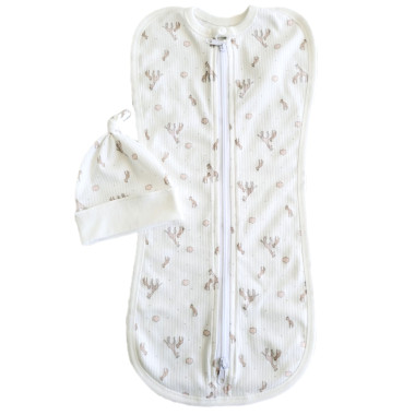 Евро пеленка кокон на молнии с шапочкой Молочный с жирафами (интерлок) №62 (0-6 мес)