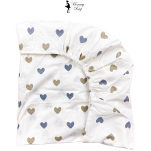 Простыня в стандартную кроватку 120*60 см №3 Сердечки серо-золотые